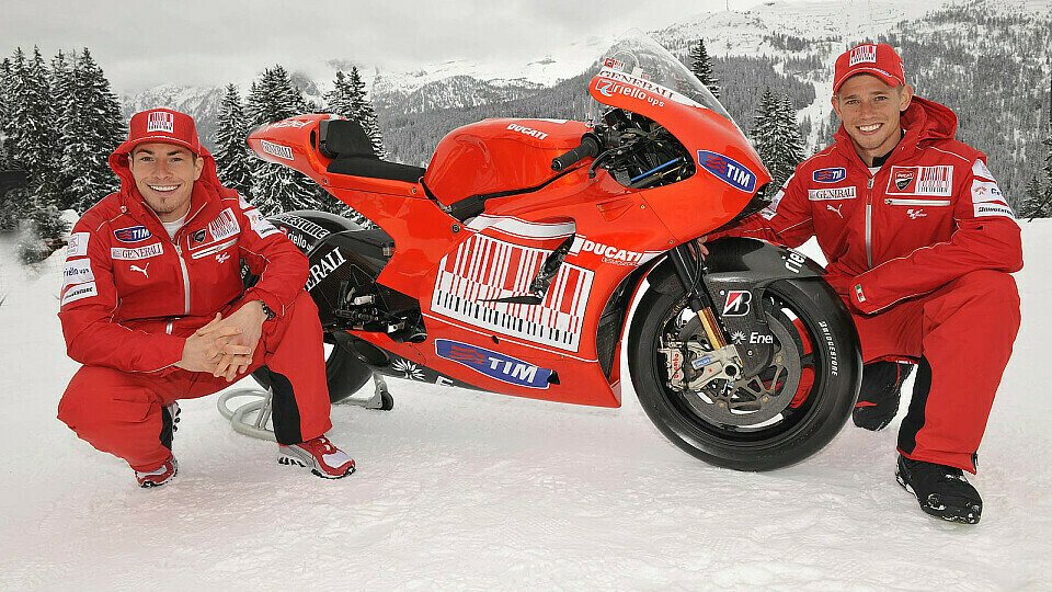 Nicky Hayden, Casey Stoner und die GP10, Foto: Ducati