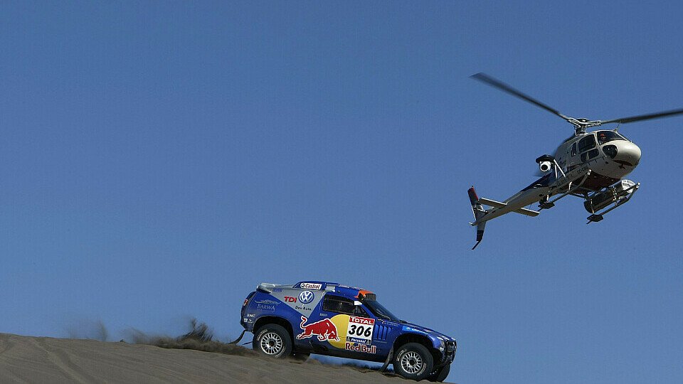 Auch 2011 freut man sich bei VW wieder auf spektakuläre Bilder von der Dakar, Foto: VW Motorsport