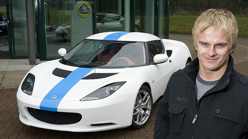 Heikki Kovalainen sah sich bei Lotus Cars um, Foto: Lotus