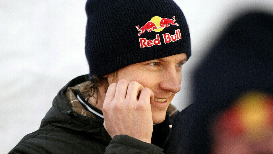 Im Moment fühlt sich Kimi Räikkönen im Rallye-Auto anscheinend ganz wohl, Foto: Red Bull/GEPA