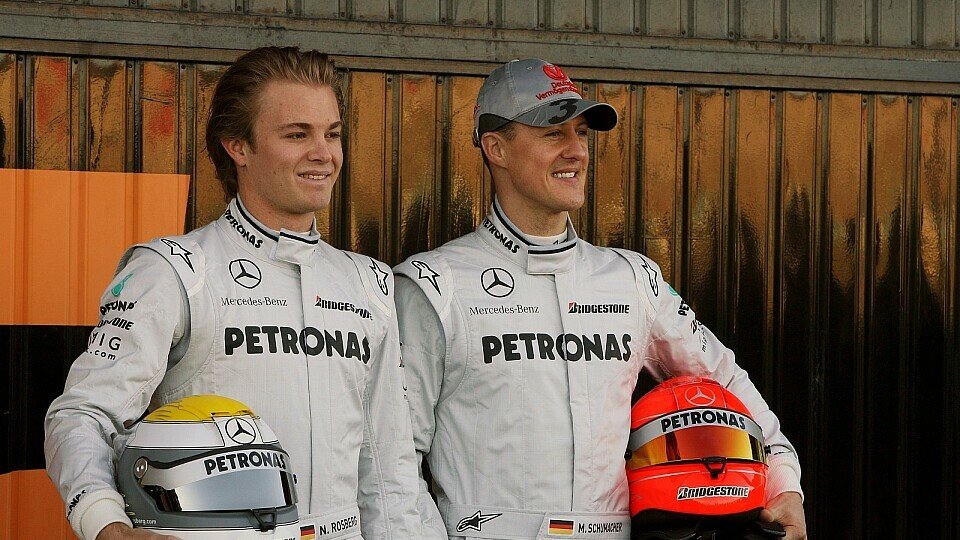 Michael Schumacher und Nico Rosberg vertragen sich - noch., Foto: Sutton