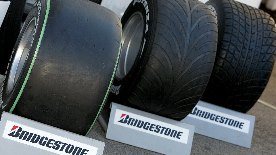 Bridgestone bringt 20 mm schmalere Vorderreifen an die Strecke., Foto: Bridgestone