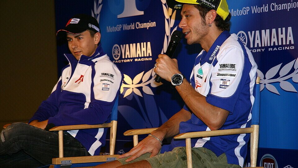 Die Thailänder waren von Valentino Rossi und Jorge Lorenzo begeistert, Foto: Fiat Yamaha
