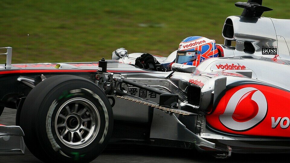 Die Apparatur soll Jenson Button nicht zusätzlich einheizen..., Foto: Sutton