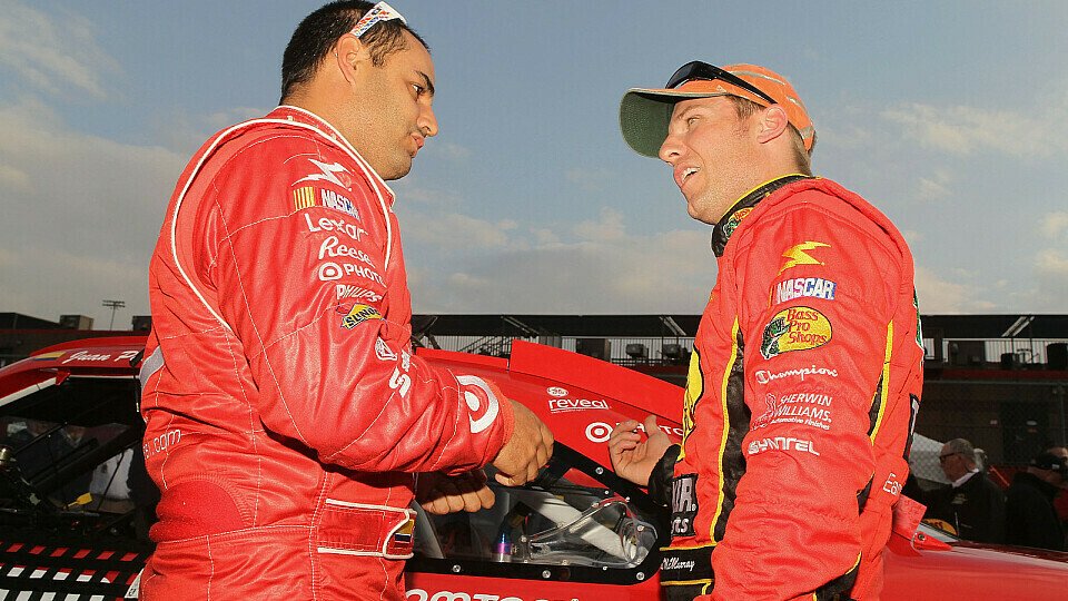 Die Teamkollegen Montoya und McMurray starten aus der ersten Reihe, Foto: NASCAR