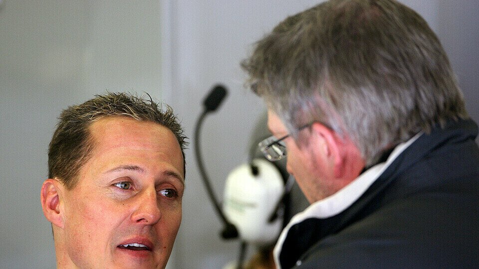 Ross Brawn wird Michael Schumachers Ausfallursache genau unter die Lupe nehmen, Foto: Sutton