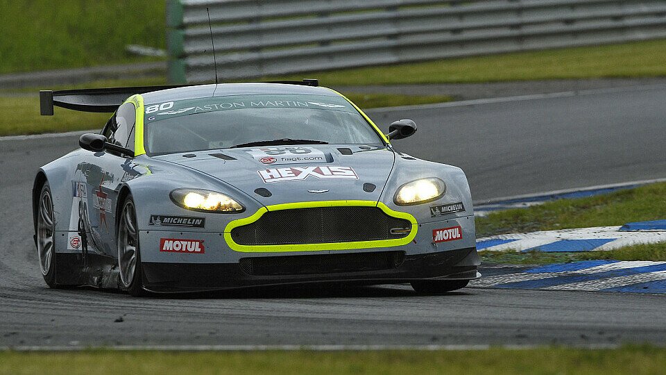 Stefan Mücke im Aston Martin, Foto: Jegasoft Media