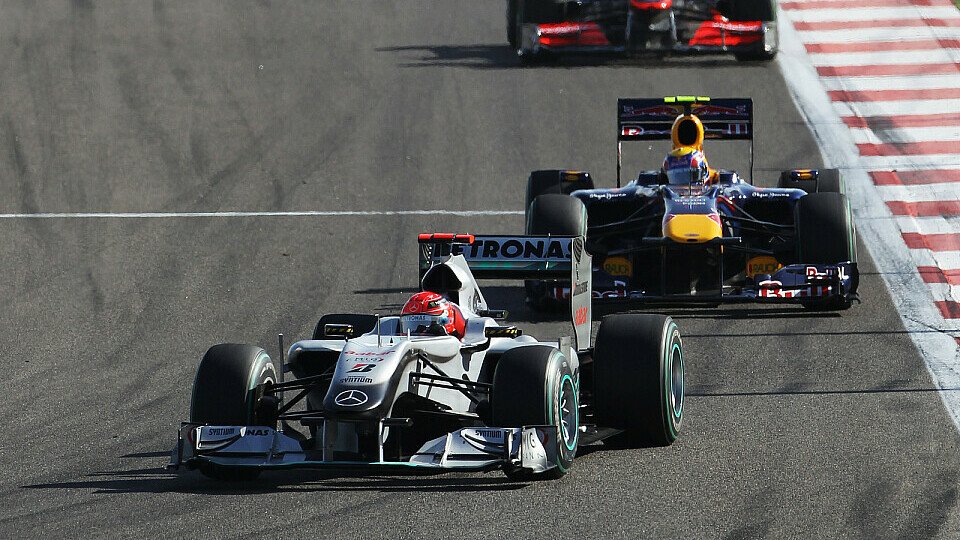 Webber hing das halbe Rennen hinter Schumacher, Foto: Sutton