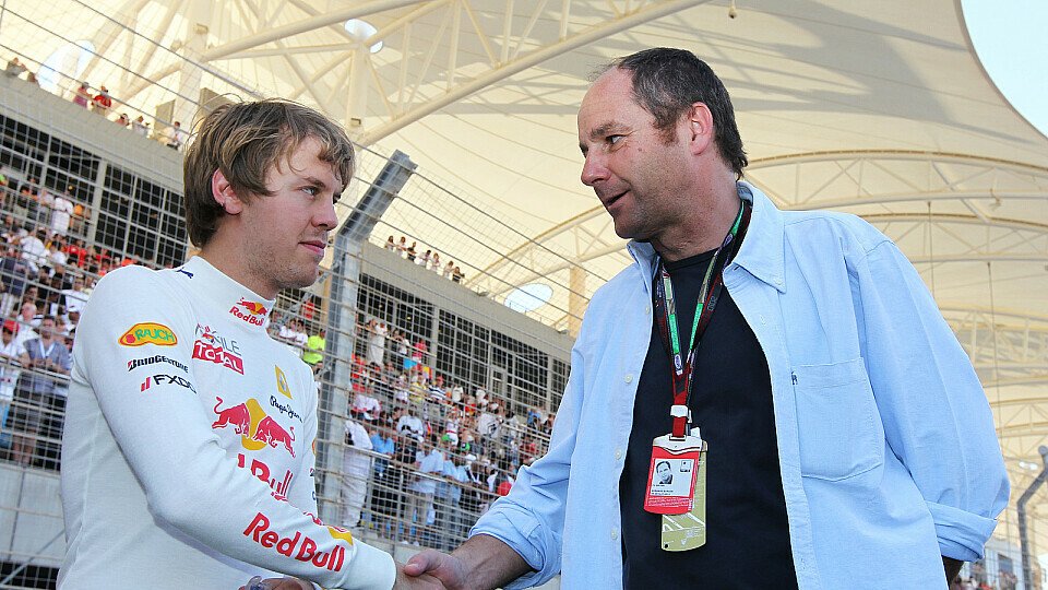 Berger steht hinter Vettel, Foto: Sutton