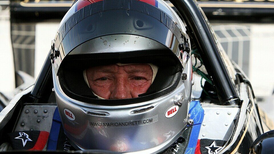 2010 fuhr Andretti mit seinem 79er-Lotus in Bahrain, Foto: Sutton
