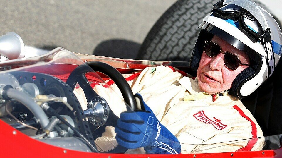 Gern gesehener Gast im Paddock: John Surtees, Foto: Sutton