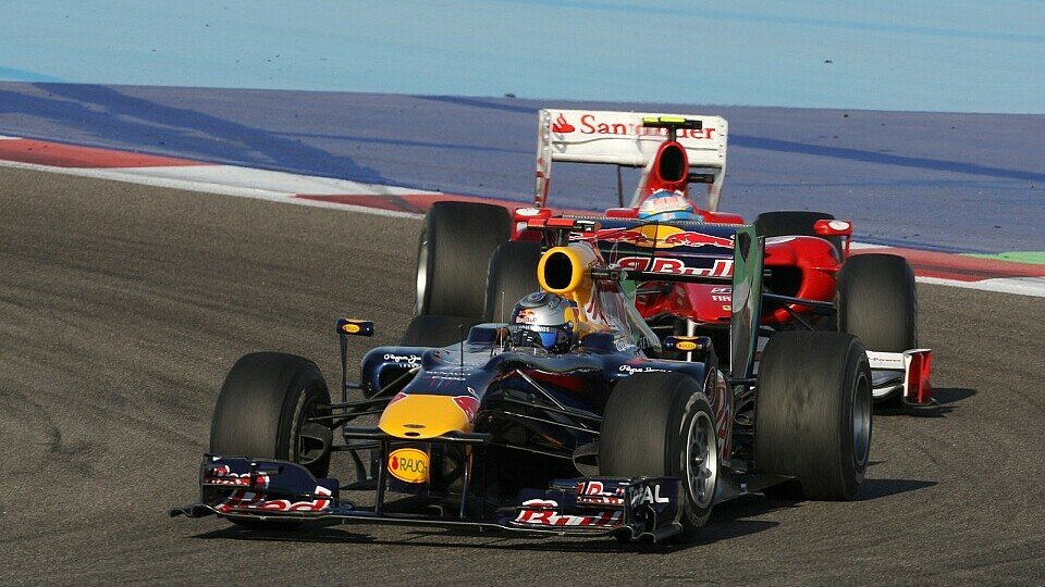 Sebastian Vettel gegen Fernando Alonso: Der Kampf geht weiter., Foto: Sutton
