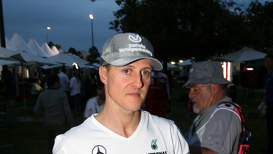 Michael Schumacher wird auch 2011 in Australien wieder mit der Dunkelheit kämpfen müssen, Foto: Sutton
