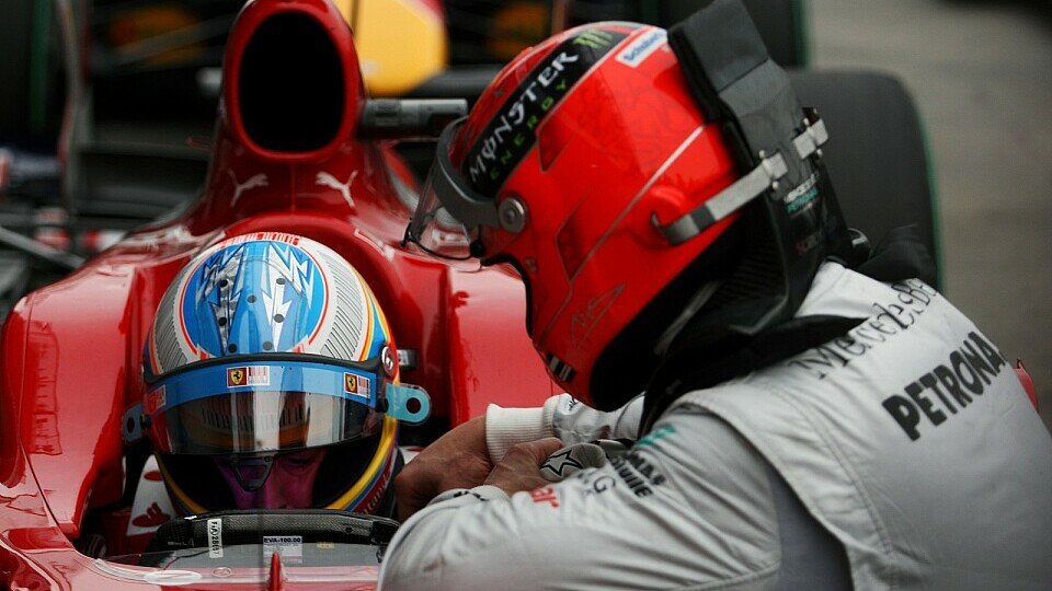Schumacher stellte Alonso zur Rede, Foto: Sutton