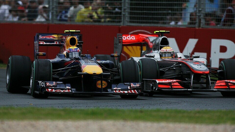 Mark Webber und Lewis Hamilton lieferten sich heiße Duelle, Foto: Sutton