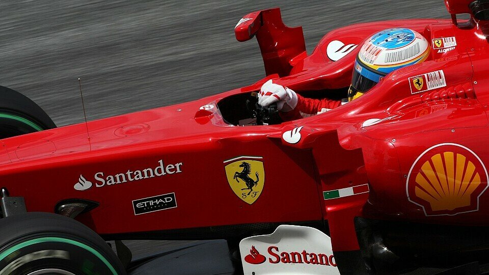 Fernando Alonso ist bislang zufrieden., Foto: Sutton