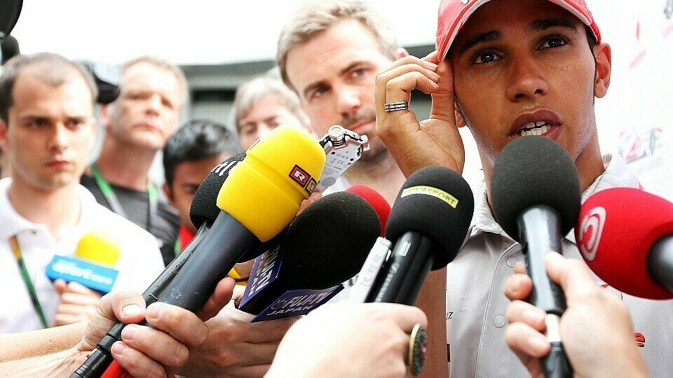 Lewis Hamilton muss wieder von ganz hinten Gas geben., Foto: Sutton