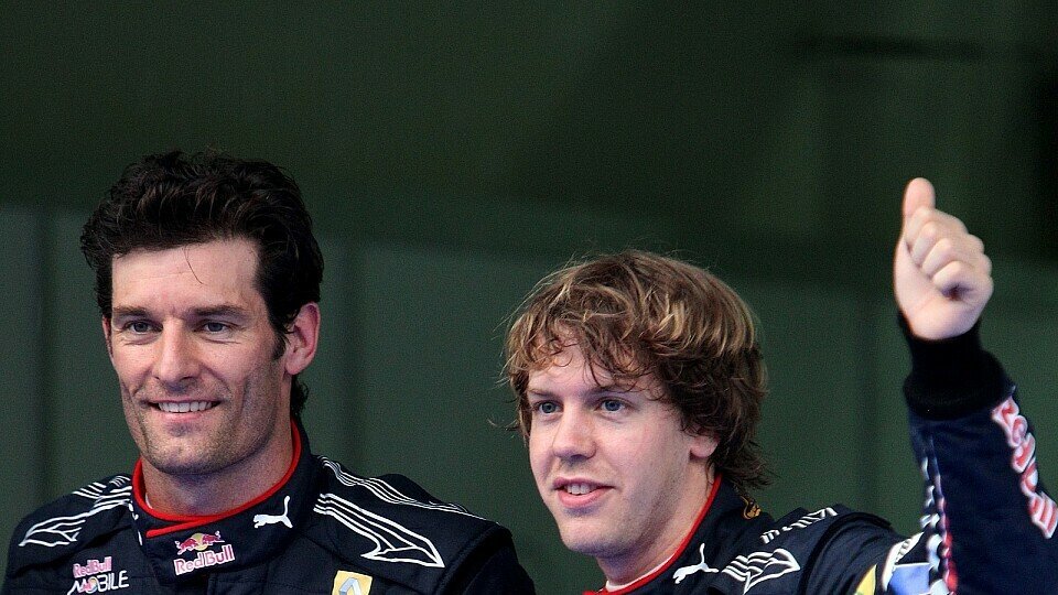 Mark Webber und Sebastian Vettel nehmen einen neuen Anlauf auf den Sieg., Foto: Sutton