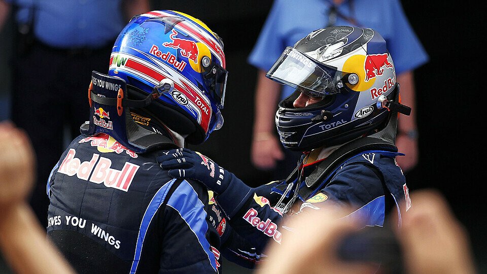 Vettel und Webber ist nicht zum Feiern zumute, Foto: Red Bull/GEPA