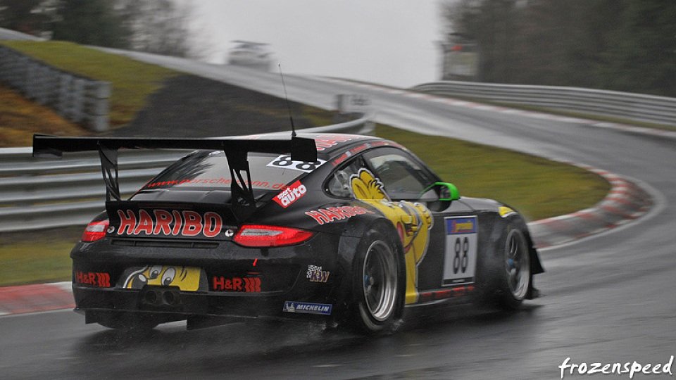 Porsche trotzt Regen und Nebel, Foto: Christian Menzel