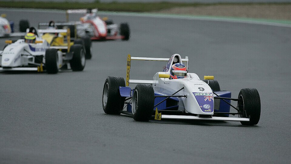 Richie Stanaway liegt in Führung, Foto: Formel Masters