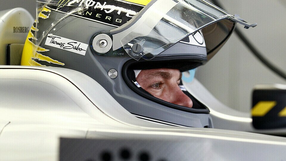 Nico Rosberg freut sich auf die Updates an seinem Auto, Foto: Mercedes GP