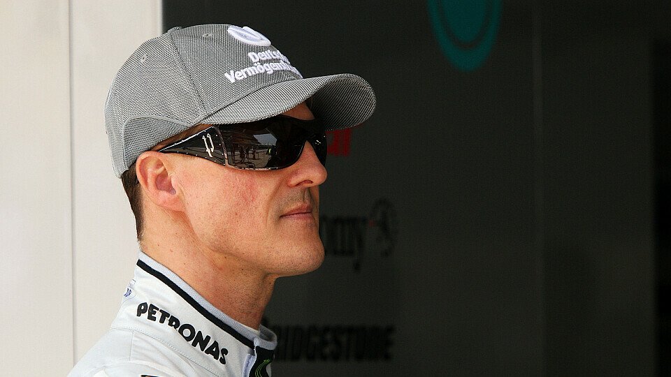 Niki Lauda verlangt eine Fahrstiländerung von Schumacher, Foto: Sutton