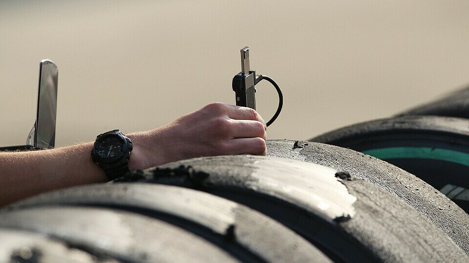 Bridgestone behält die Temperatur der Reifen im Auge, Foto: Sutton
