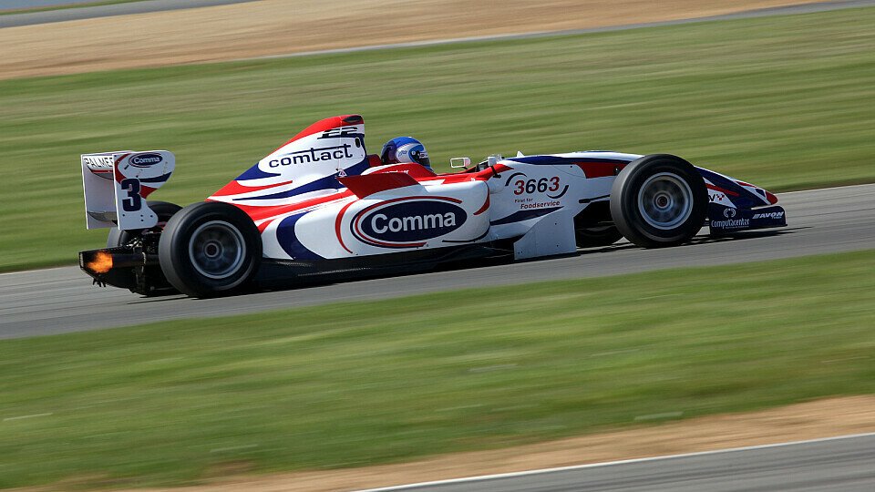 Joylon Palmer holt ersten Sieg beim Heimrennen in Silverstone., Foto: Formula Two