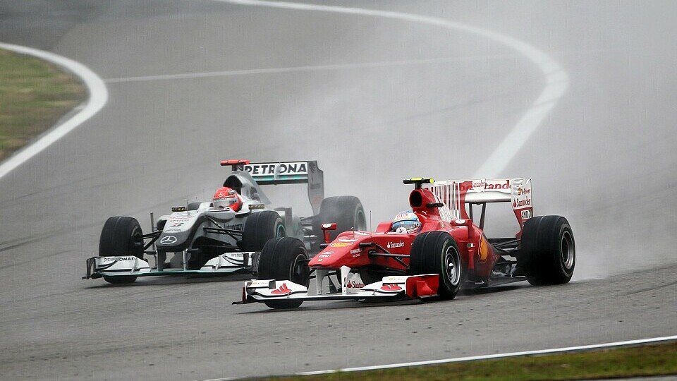 Laut Luca di Montezemolo sind Fernando Alonso und Michael Schumacher gleichwertig, Foto: Sutton