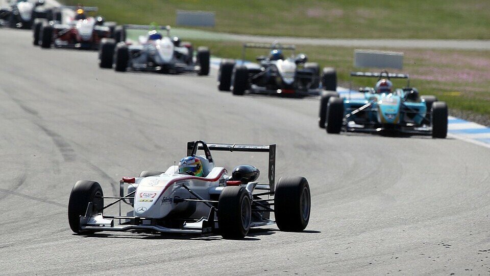 Roberti Merhi feiert seinen ersten Sieg in der Formel 3 Euro Serie., Foto: Sutton