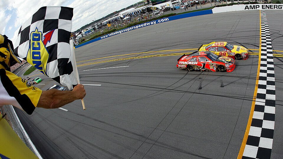 Harvick gewinnt hauchdünn vor McMurray, Foto: NASCAR