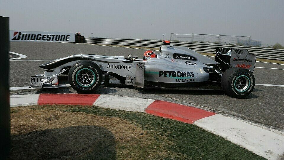 Michael Schumacher hat Nachholbedarf bei den Reifen, Foto: Bridgestone