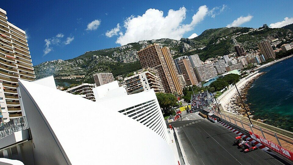 Blauer Himmel, Meer und Sonnenschein: Alle Jahre wieder lockt das Saison-Highlight in Monte Carlo - sehr zur Freude der McLaren-Fahrer, Foto: Sutton