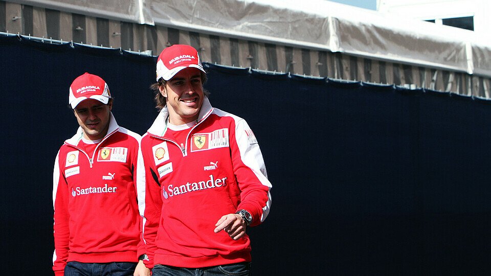 Fernando Alonso stellt Felipe Massa in den Schatten, Foto: Sutton