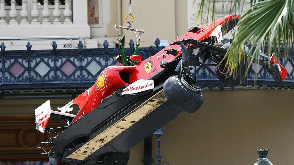 Fernando Alonsos Unfall kostete ihn das Qualifying, Foto: Sutton