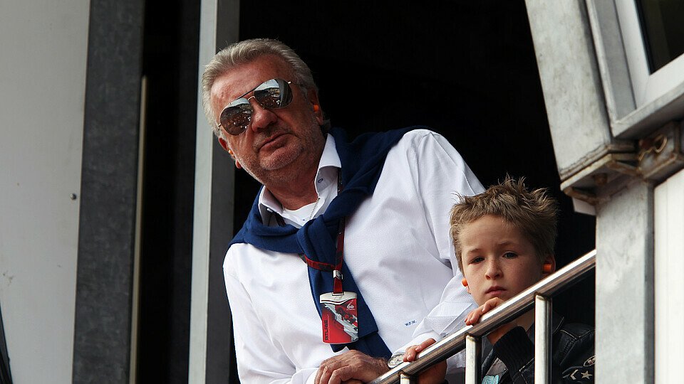 Willi Weber ist weiter voll von Michael Schumacher überzeugt, Foto: Sutton