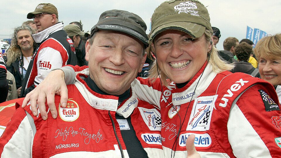 Klaus Abbelen mit seiner Lebensgefährtin und Teamkollegin Sabine Schmitz, Foto: Porsche