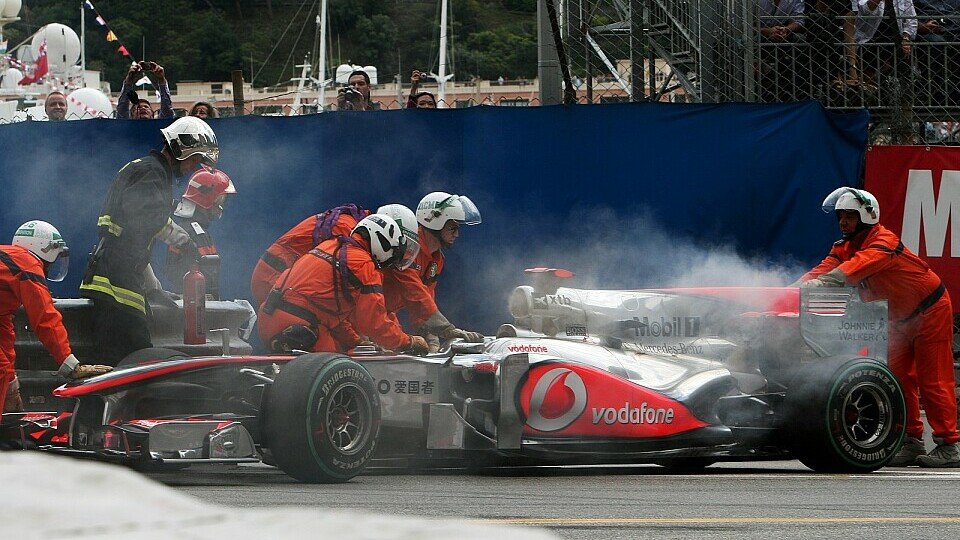 Jenson Buttons Rennen ging wegen eines Mechaniker-Fehlers in Rauch auf, Foto: Sutton