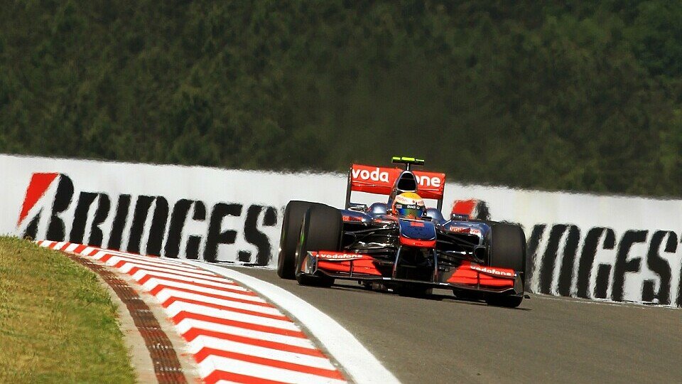 Lewis Hamilton erwartet am Samstag wieder starke Red Bulls, Foto: Sutton