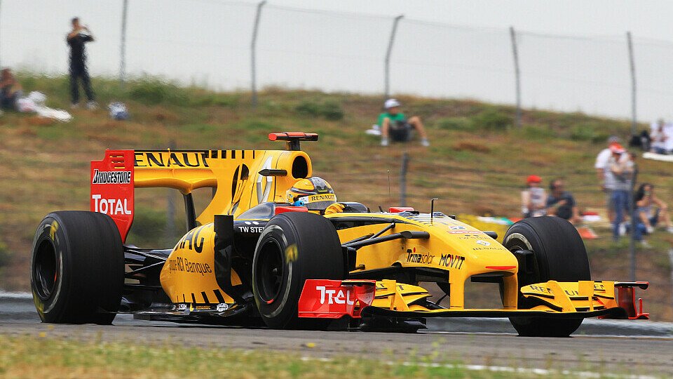 Robert Kubica baut auf die Rennpace des Renault, Foto: Sutton