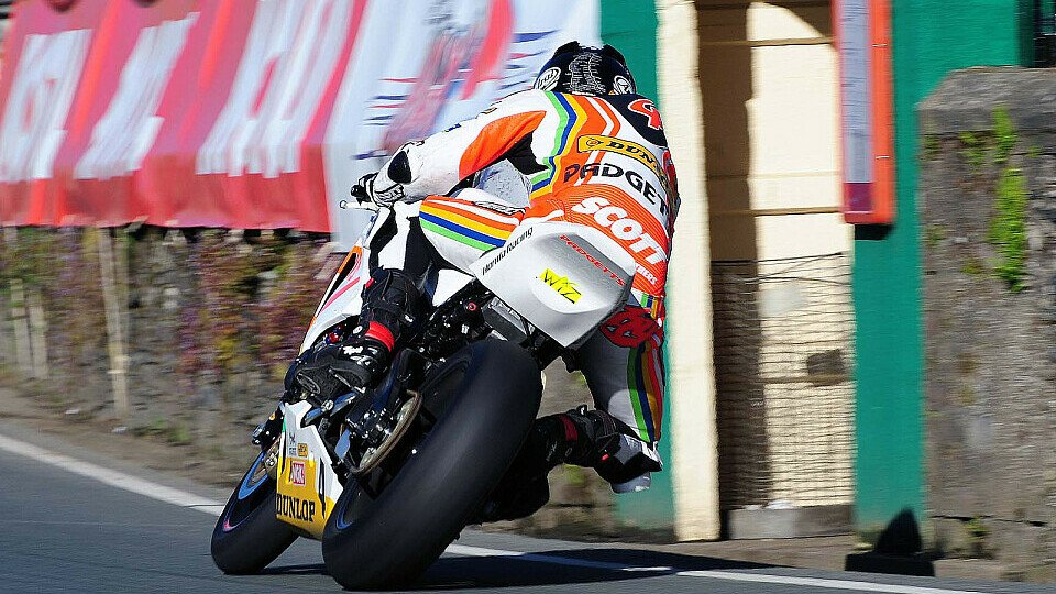 Ian Hutchinson gewann das Superbike-Rennen vor Michael Dunlop und Cameron Donald., Foto: Toni Börner