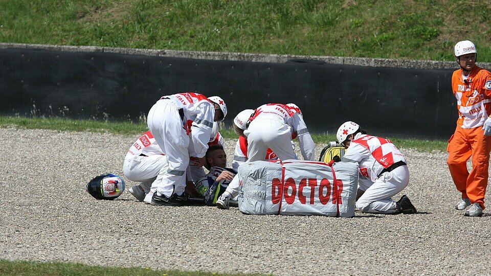 Valentino Rossi stürzte schwer, Foto: Ronny Lekl