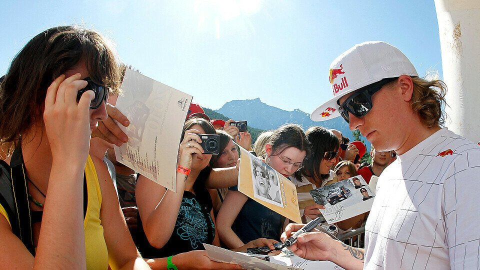 Kimi Räikkönen ist weiter ein gefragter Mann, Foto: Red Bull/GEPA