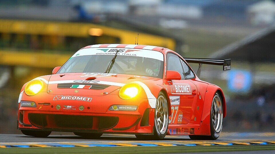 Timo Scheider ist bei den 24 Stunden von Le Mans im Porsche unterwegs., Foto: Sutton