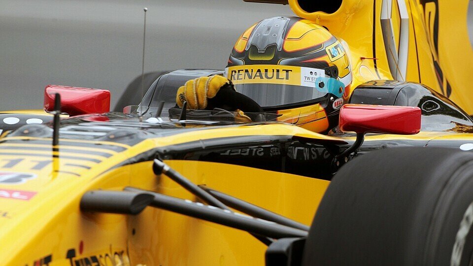 Robert Kubica bleibt bei Renault, Foto: Sutton Robert Kubica bleibt bei Renault, Foto: Sutton