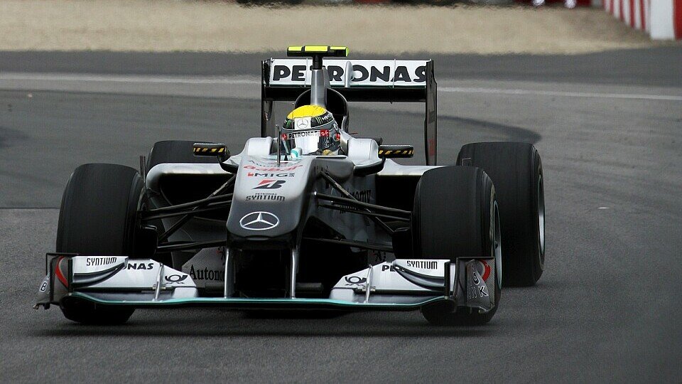 Nico Rosberg sah bei der Arbeit mögliche Versäumnisse, Foto: Sutton