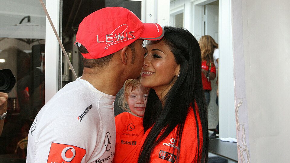 Nicole brachte Lewis Hamilton Glück, Foto: Sutton
