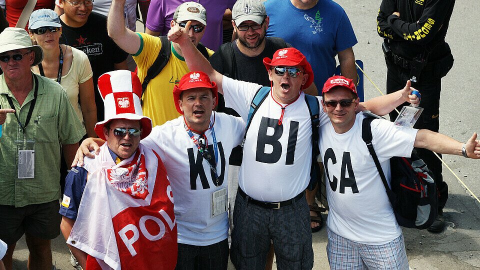 Die Fans werden Robert Kubica 2011 wohl weiter im Renault sehen, Foto: Sutton