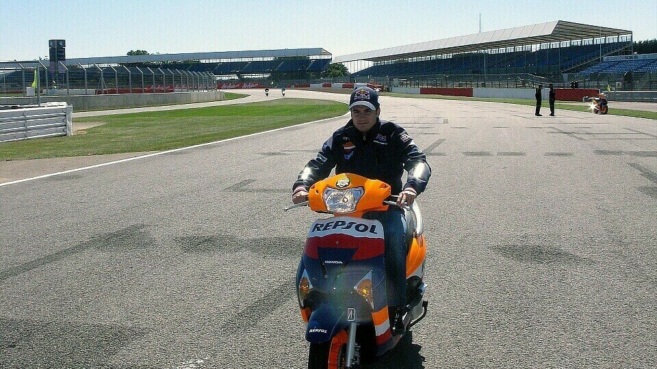 Dani Pedrosa hat die Strecke bereits inspiziert, Foto: Repsol